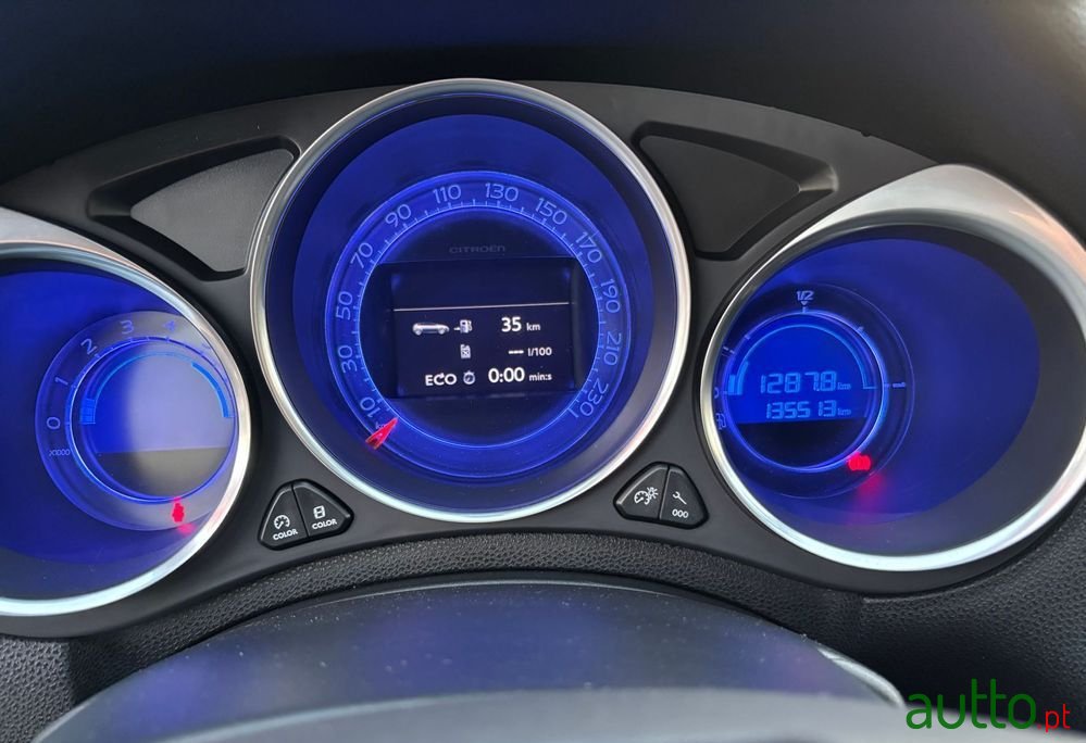 2012' Citroen DS4 1.6 E-Hdi So Chic photo #3