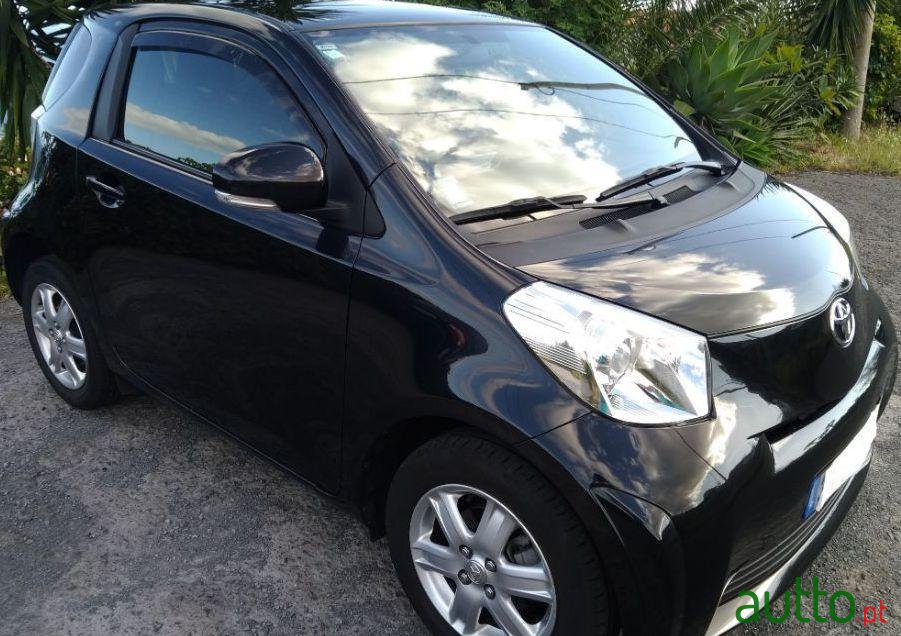 2011' Toyota iQ 1.4 D-4D photo #2