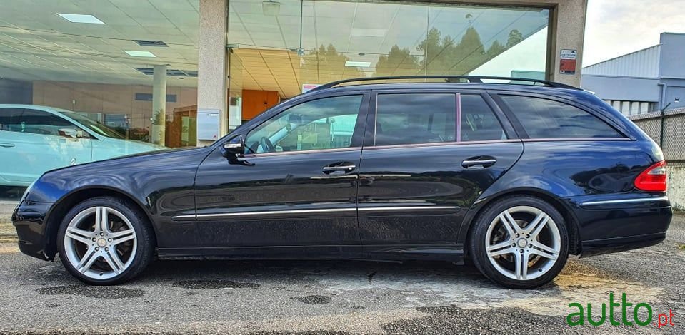 2008' Mercedes-Benz E-200 photo #2