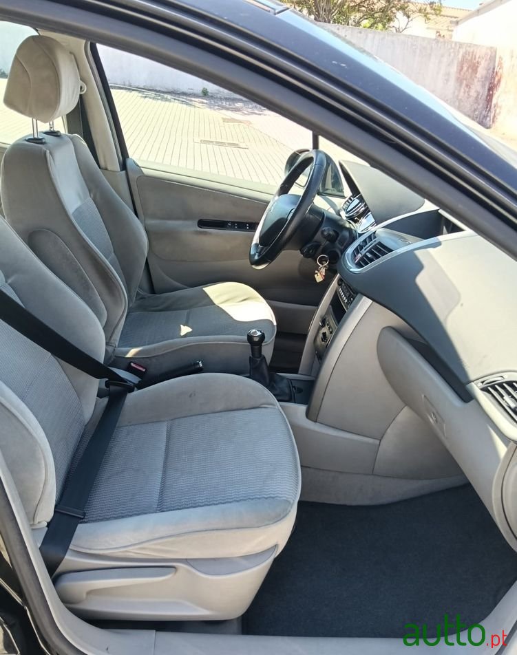 2006' Peugeot 207 1.4 Hdi Premium photo #6