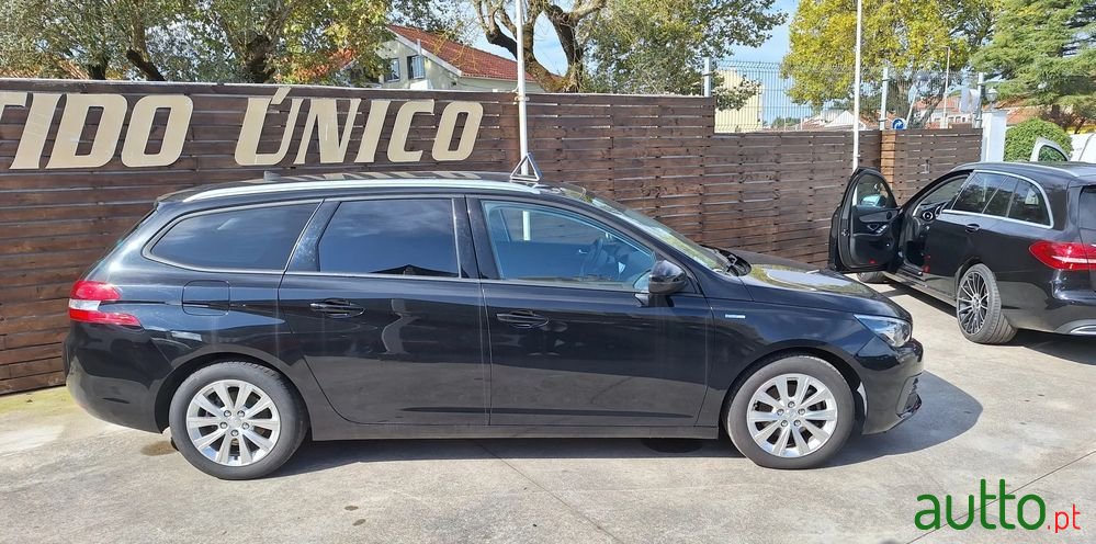 2019' Peugeot 308 Sw photo #2