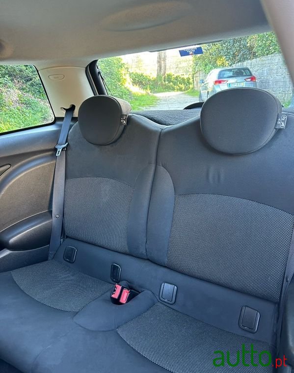 2011' MINI Cooper D photo #6