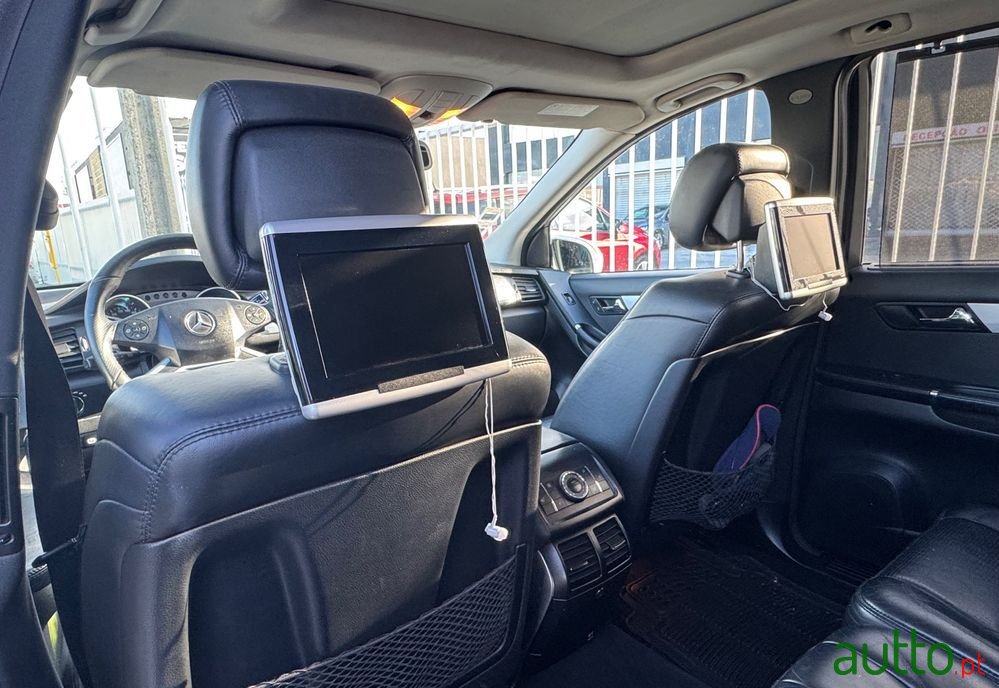 2010' Mercedes-Benz Classe R photo #6