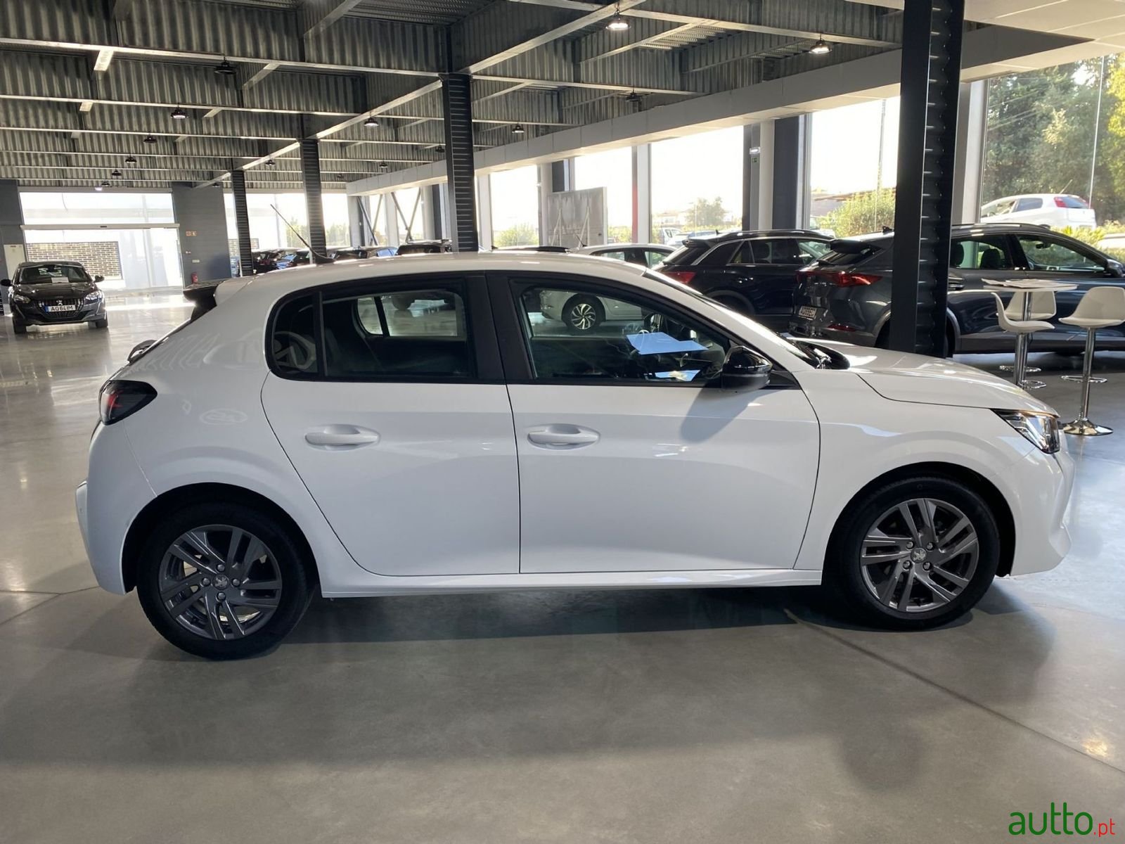 2022' Peugeot 208 photo #5