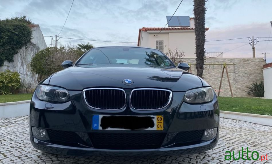 2009' BMW 320 Coupé photo #3