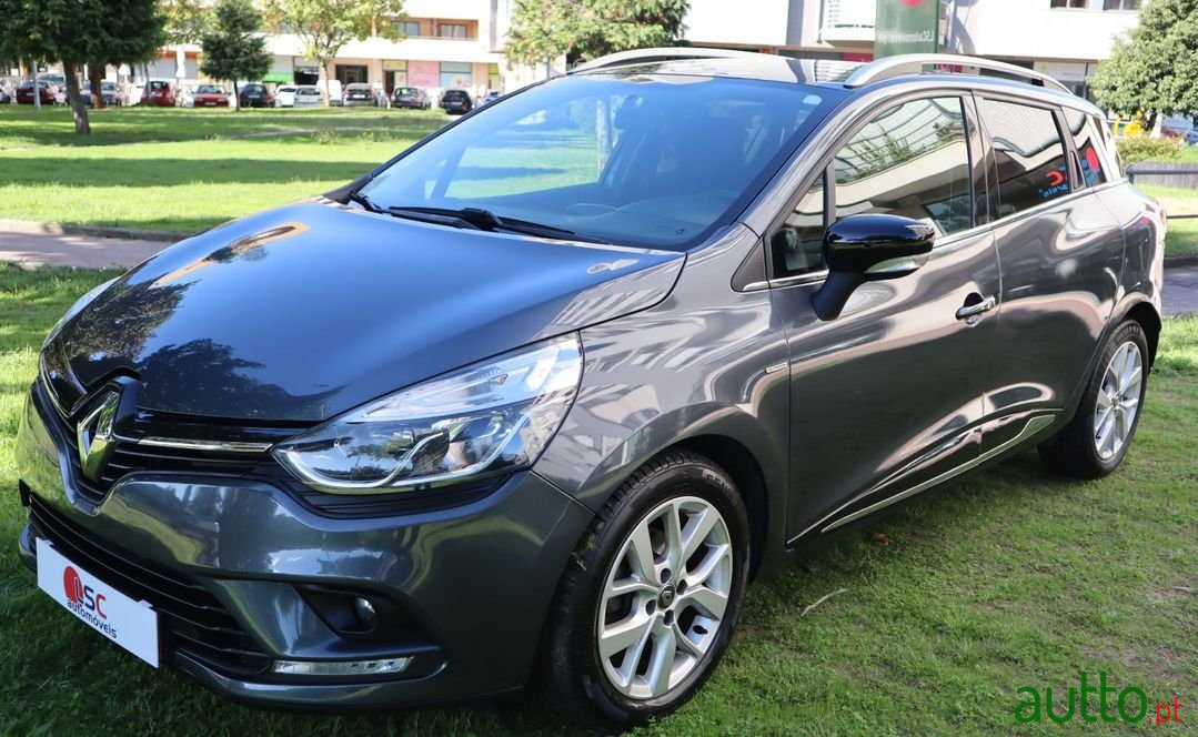 2019' Renault Clio Sport Tourer photo #2