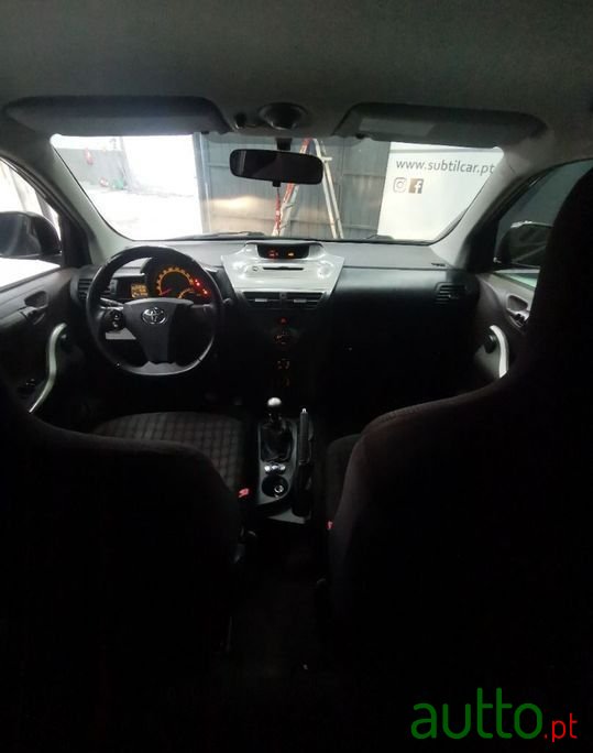 2009' Toyota iQ photo #5