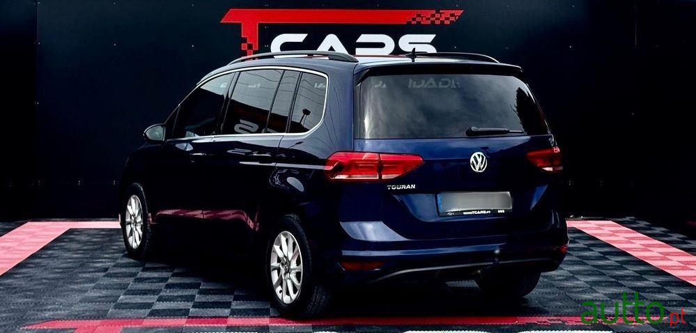 2019' Volkswagen Touran photo #3