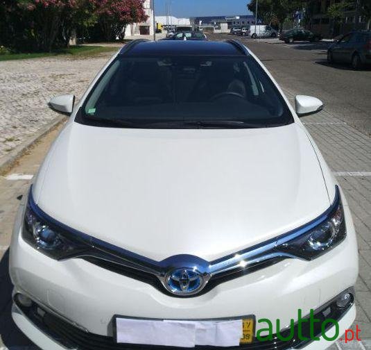 2017' Toyota Auris Touring Sports photo #3