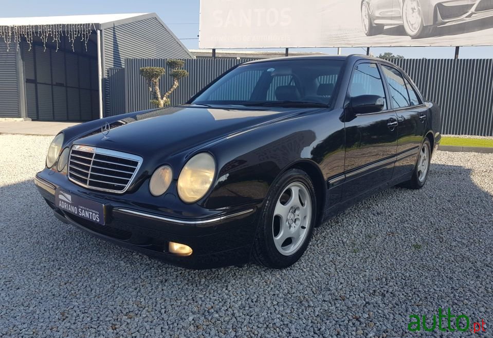 2001' Mercedes-Benz E-220 photo #1