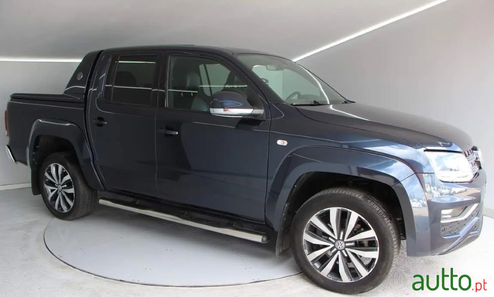2020' Volkswagen Amarok photo #3