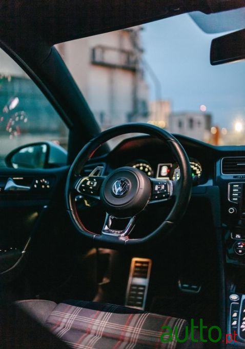 2014' Volkswagen Golf photo #5