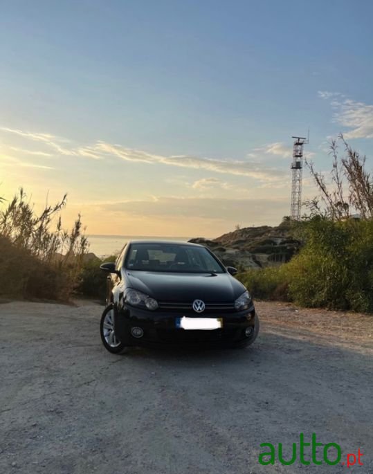 2011' Volkswagen Golf photo #1