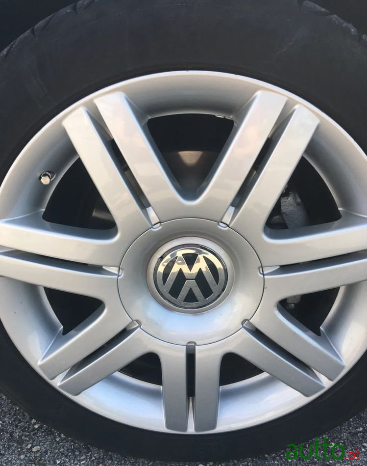 2001' Volkswagen Passat photo #6