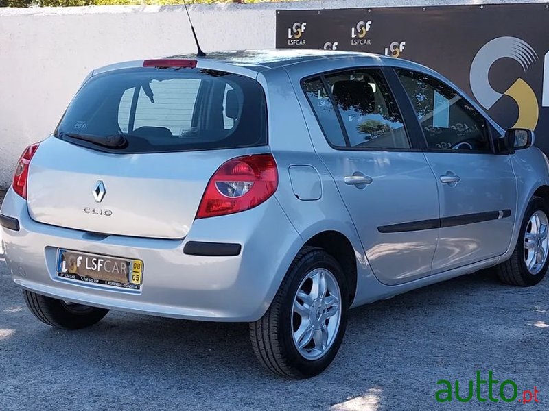 2008' Renault Clio photo #6