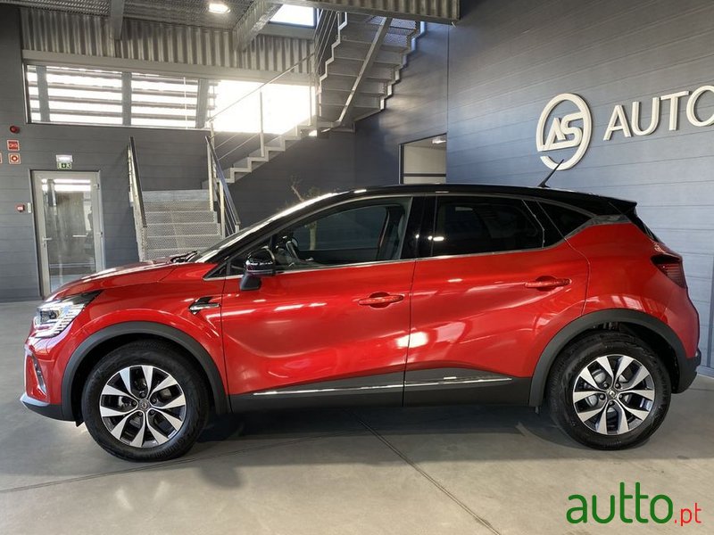 2021' Renault Captur photo #2