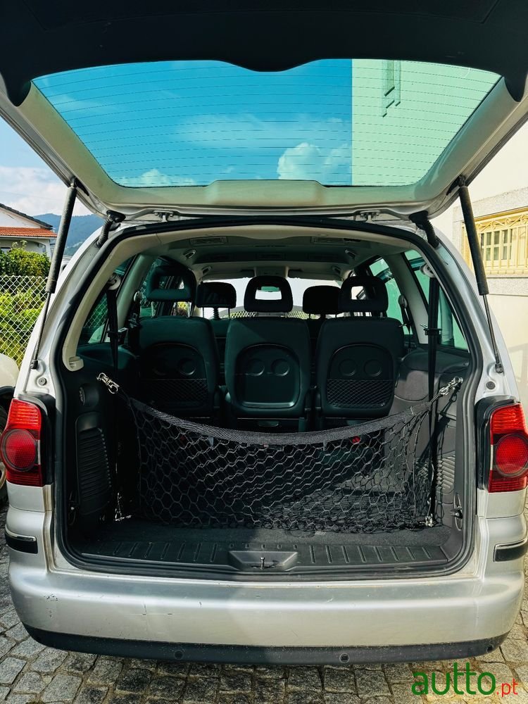 2009' Volkswagen Sharan photo #5