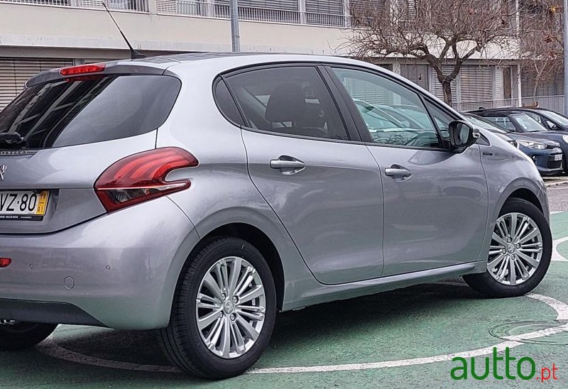 2019' Peugeot 208 photo #5