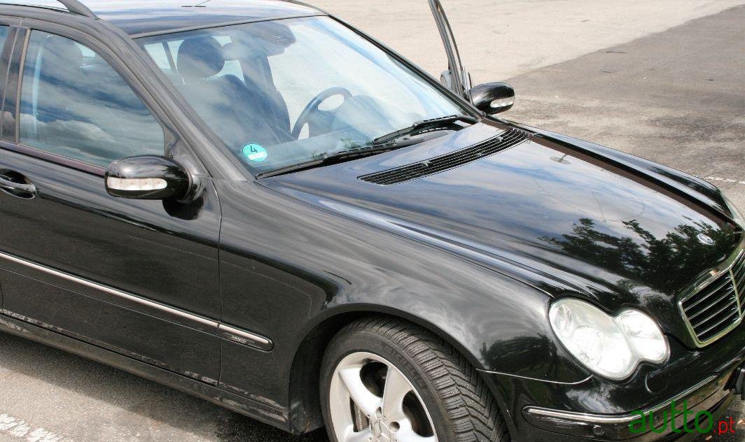 2004' Mercedes-Benz 220 photo #2