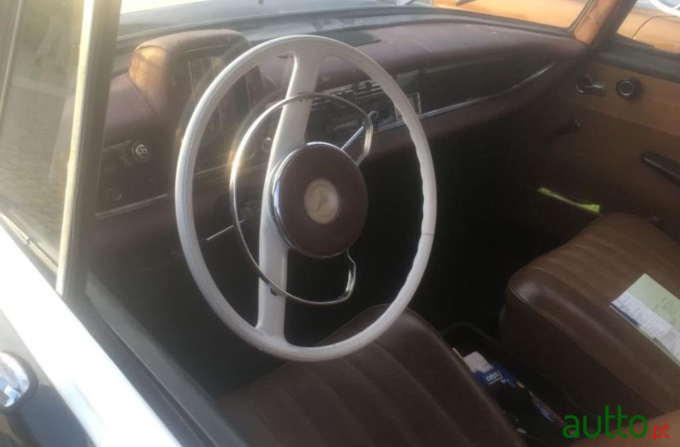 1967' Mercedes-Benz 200 photo #2