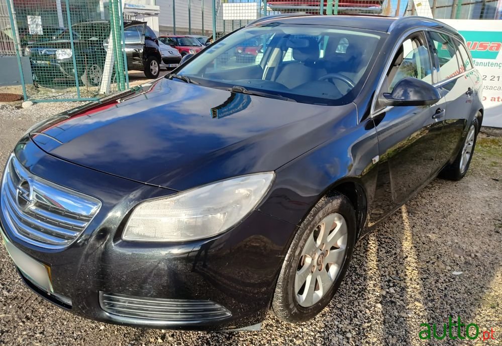 2011' Opel Insignia Sports Tourer photo #1