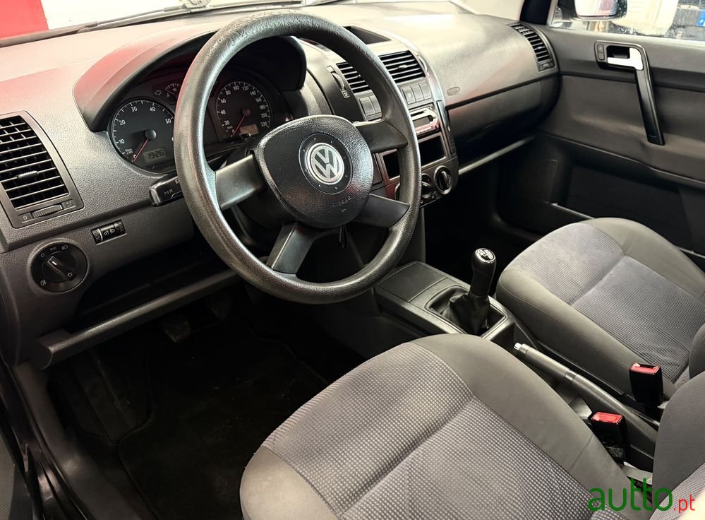 2005' Volkswagen Polo photo #5