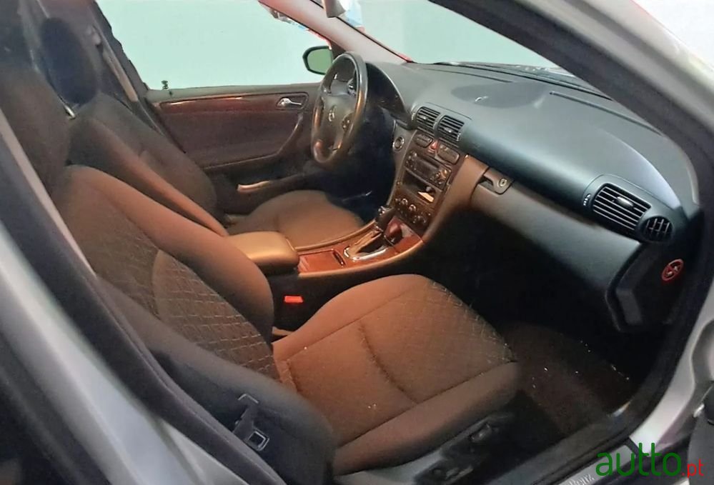 2002' Mercedes-Benz Classe C photo #3