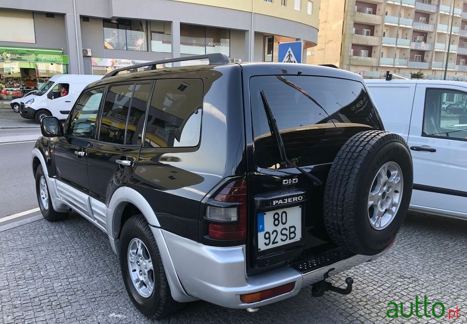 2001' Mitsubishi Pajero photo #6