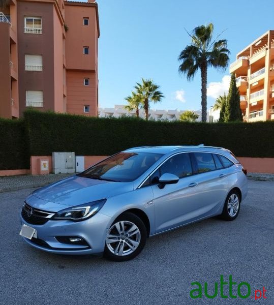 2017' Opel Astra Sports Tourer photo #2