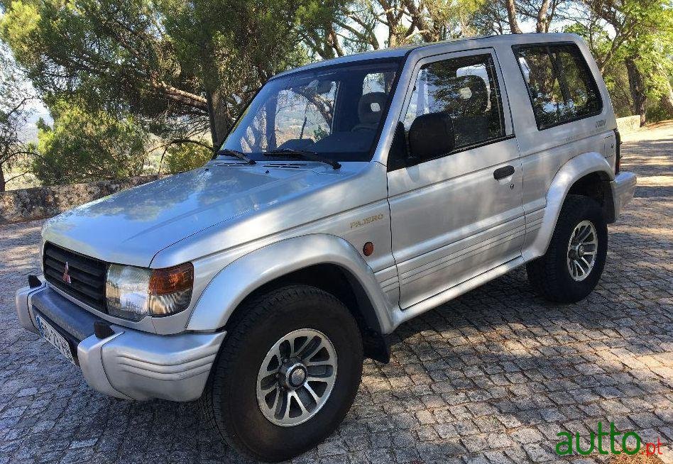 1993' Mitsubishi Pajero photo #1