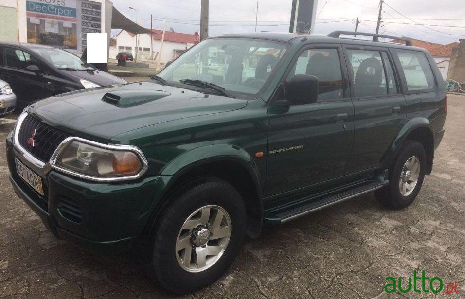 2000' Mitsubishi Pajero Sportwagon photo #1