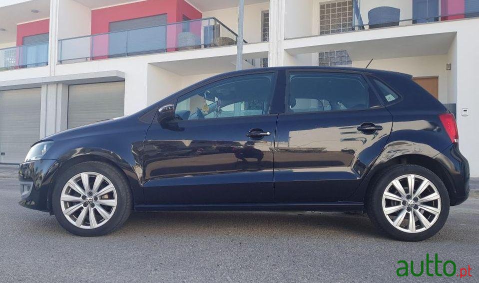 2010' Volkswagen Polo photo #3