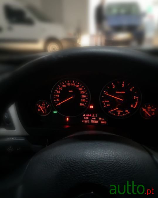 2014' BMW 318 photo #4