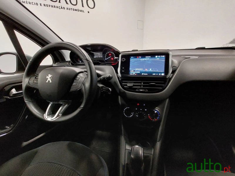 2019' Peugeot 208 photo #6