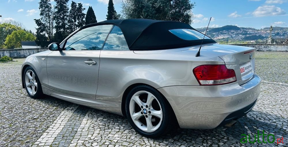 2009' BMW Série 1 D Aut. Sport Line photo #5