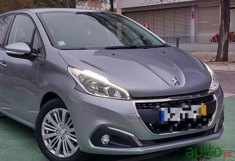 2019' Peugeot 208 photo #2