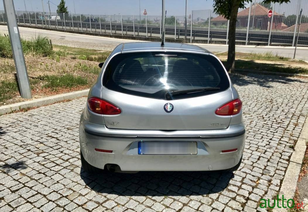 2002' Alfa Romeo 147 3 Door photo #3