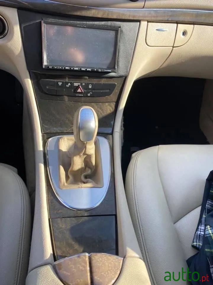 2003' Mercedes-Benz E-220 photo #2