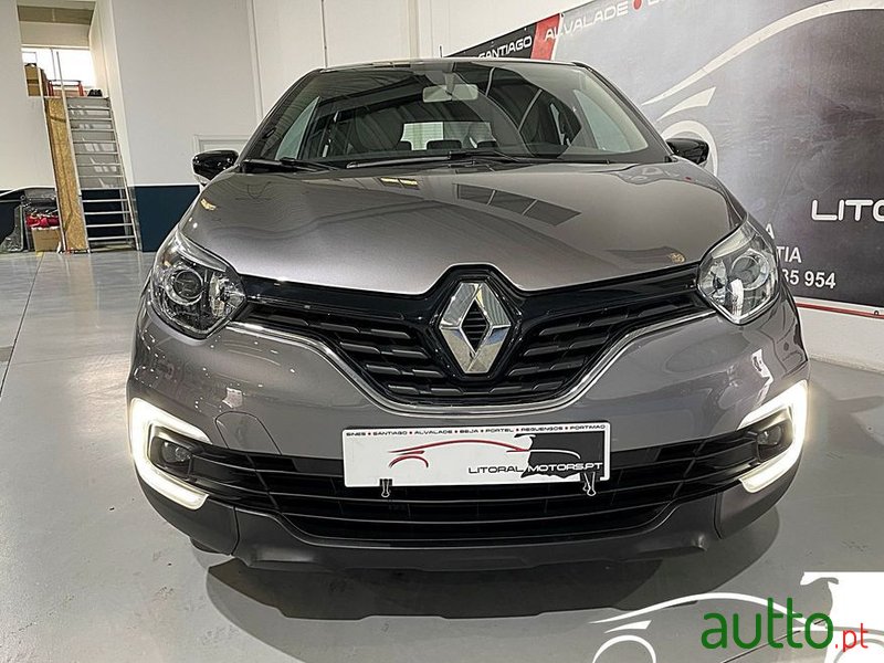 2019' Renault Captur photo #2