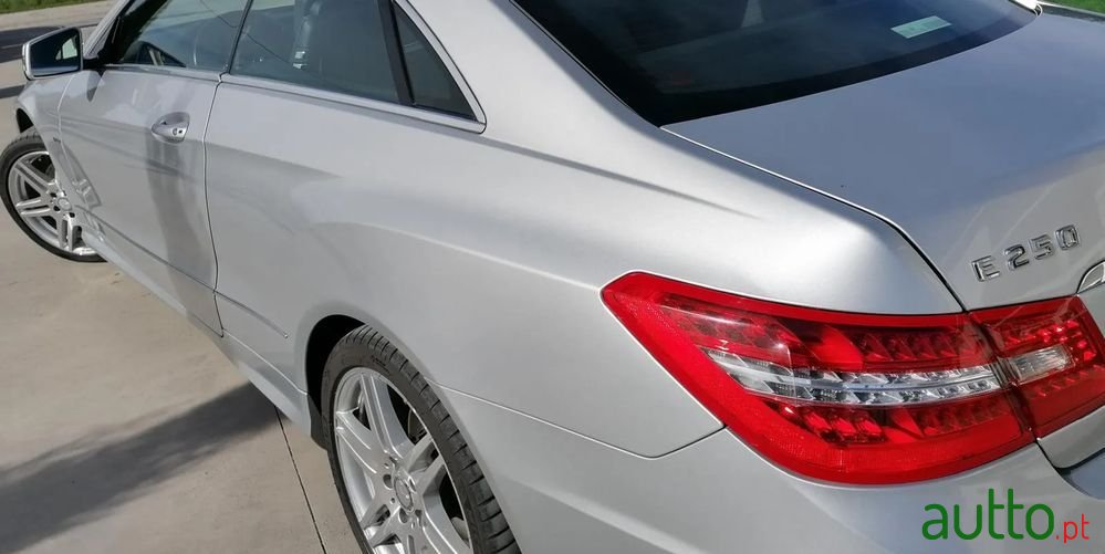 2012' Mercedes-Benz Classe E photo #2