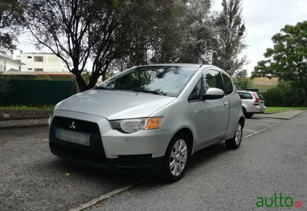 2010' Mitsubishi Colt photo #3