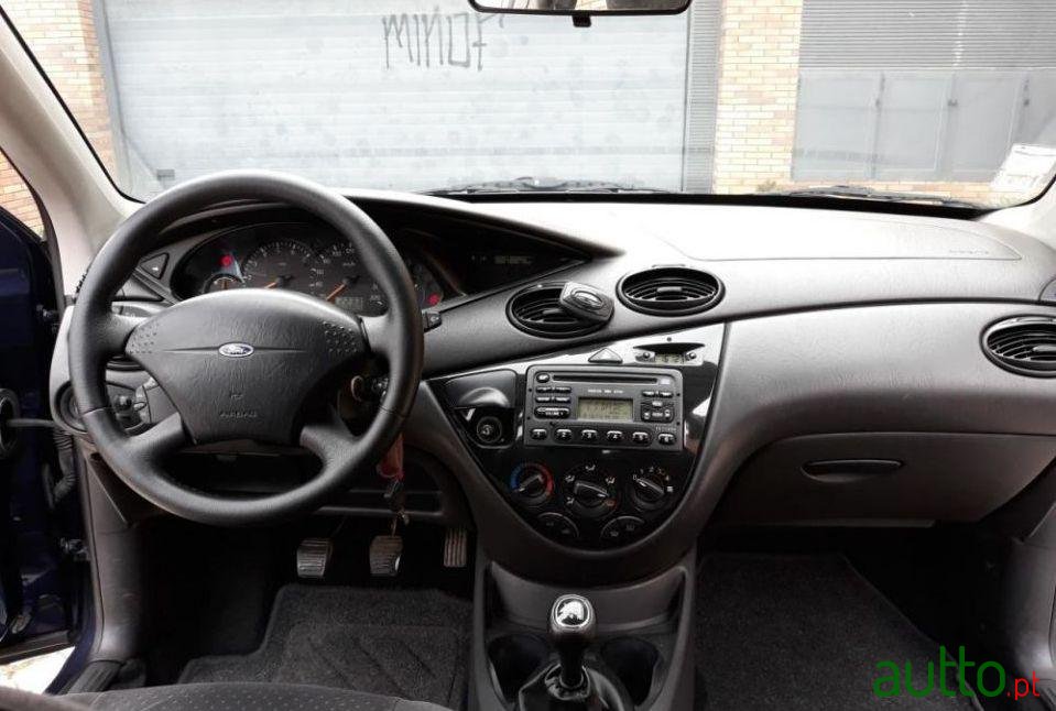 2002' Ford Focus-Sw 1.6 Ghia photo #2