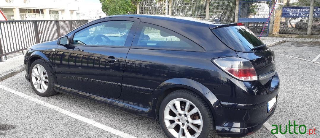 2009' Opel Astra Gtc photo #1