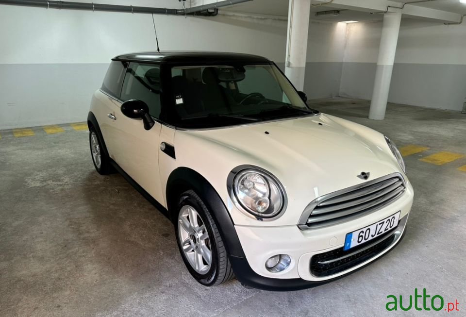 2010' MINI Cooper photo #4