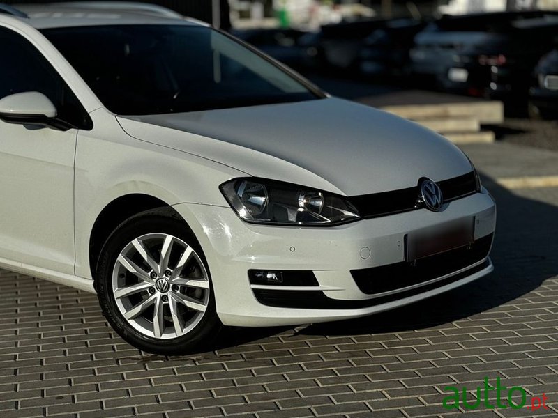 2016' Volkswagen Golf Variant photo #2