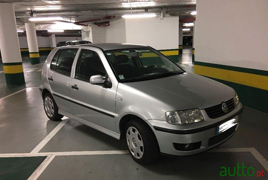 2001' Volkswagen Polo 1.0 photo #2