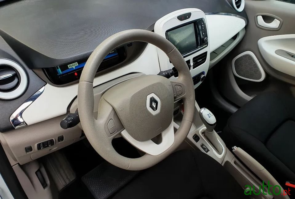 2015' Renault Zoe photo #2