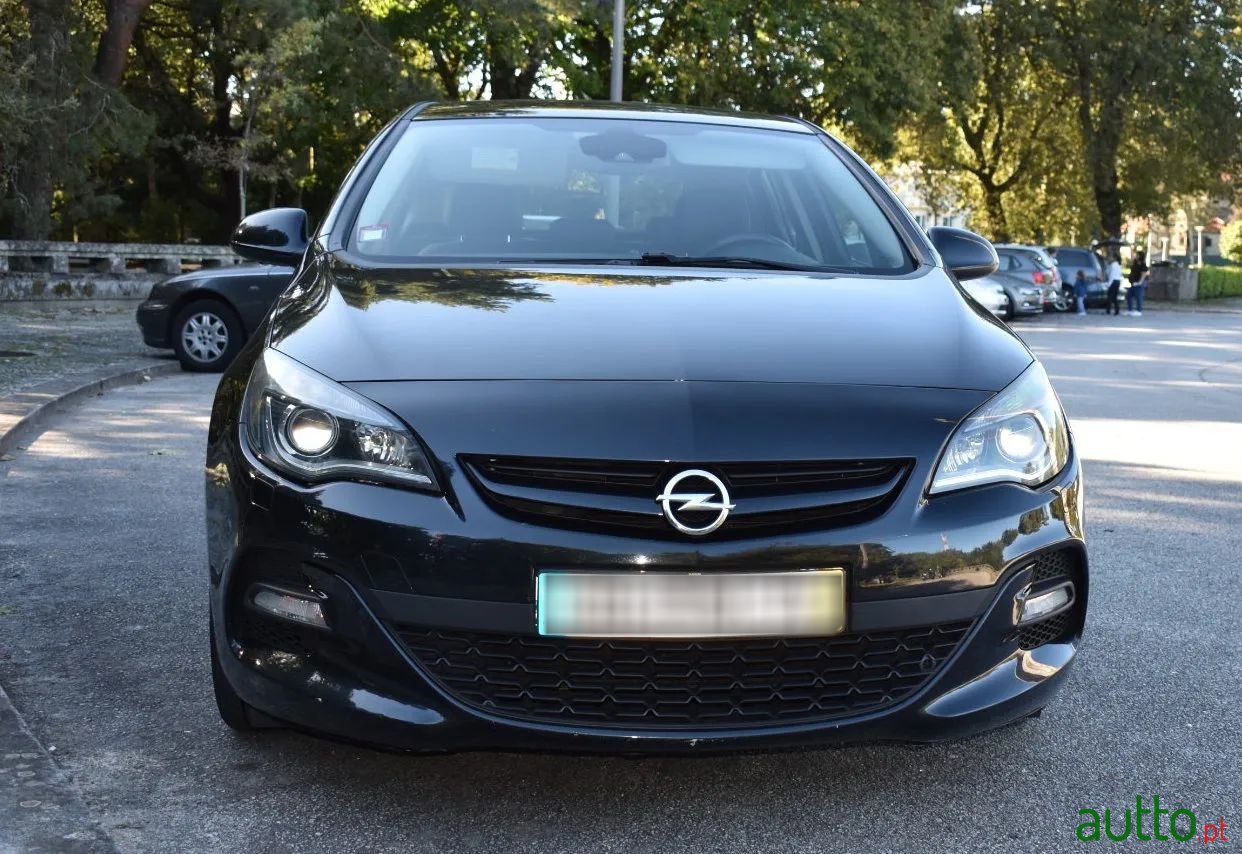 2015' Opel Astra photo #2
