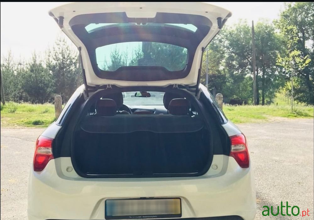 2013' Citroen DS5 photo #6