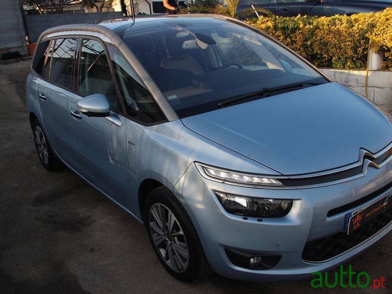 2014' Citroen C4 Grand Picasso photo #3